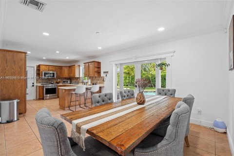 Casa en alquiler en Miami, Florida, 3 dormitorios, 139.35 m2 № 1965858 - foto 12