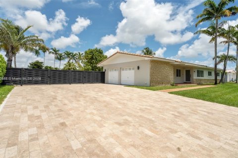 Casa en alquiler en Miami, Florida, 3 dormitorios, 139.35 m2 № 1965858 - foto 3