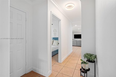 Casa en alquiler en Miami, Florida, 3 dormitorios, 139.35 m2 № 1965858 - foto 30