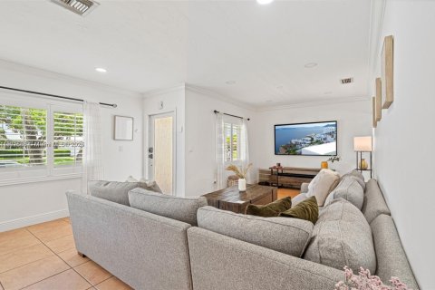 Casa en alquiler en Miami, Florida, 3 dormitorios, 139.35 m2 № 1965858 - foto 11