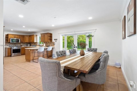 Casa en alquiler en Miami, Florida, 3 dormitorios, 139.35 m2 № 1965858 - foto 13