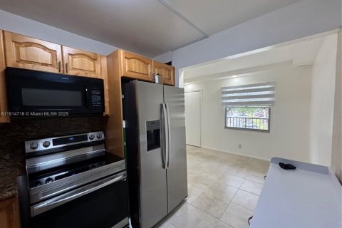 Copropriété à louer à Pembroke Pines, Floride: 2 chambres, 88.54 m2 № 1971438 - photo 4