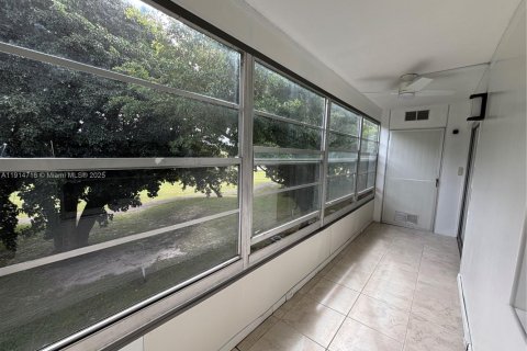 Copropriété à louer à Pembroke Pines, Floride: 2 chambres, 88.54 m2 № 1971438 - photo 12