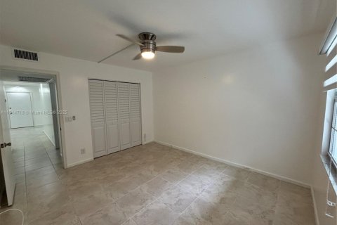 Copropriété à louer à Pembroke Pines, Floride: 2 chambres, 88.54 m2 № 1971438 - photo 16