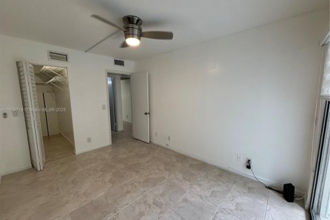 Copropriété à louer à Pembroke Pines, Floride: 2 chambres, 88.54 m2 № 1971438 - photo 9