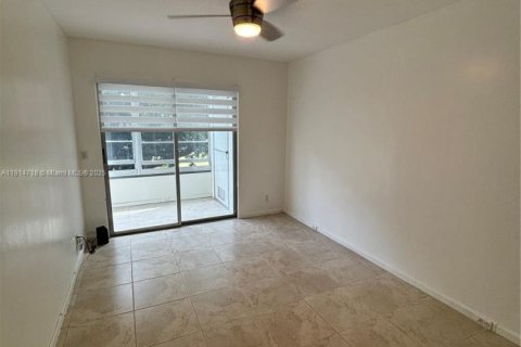 Copropriété à louer à Pembroke Pines, Floride: 2 chambres, 88.54 m2 № 1971438 - photo 10