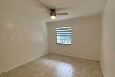 Copropriété à louer à Pembroke Pines, Floride: 2 chambres, 88.54 m2 № 1971438 - photo 15