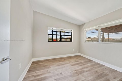 Купить виллу или дом в Хомстед, Флорида 4 спальни, 136.75м2, № 1955837 - фото 19