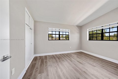 Купить виллу или дом в Хомстед, Флорида 4 спальни, 136.75м2, № 1955837 - фото 16