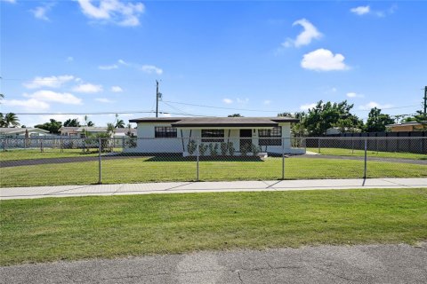 Купить виллу или дом в Хомстед, Флорида 4 спальни, 136.75м2, № 1955837 - фото 23