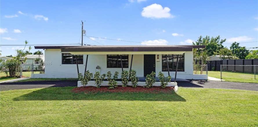 Дом в Хомстед, Флорида 4 спальни, 136.75м2 № 1955837