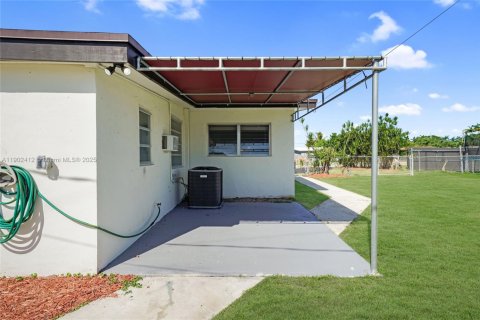 Купить виллу или дом в Хомстед, Флорида 4 спальни, 136.75м2, № 1955837 - фото 28