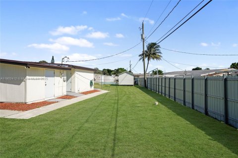 Купить виллу или дом в Хомстед, Флорида 4 спальни, 136.75м2, № 1955837 - фото 27