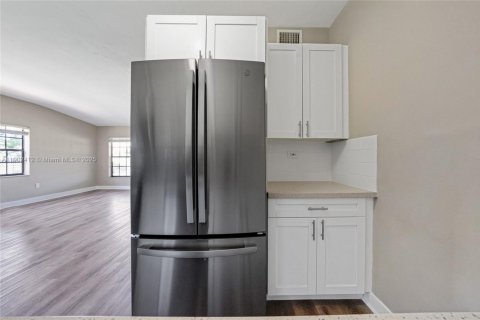 Купить виллу или дом в Хомстед, Флорида 4 спальни, 136.75м2, № 1955837 - фото 9