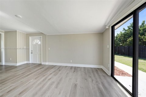 Купить виллу или дом в Хомстед, Флорида 4 спальни, 136.75м2, № 1955837 - фото 6