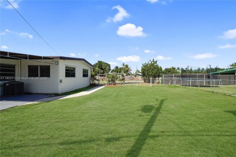 Купить виллу или дом в Хомстед, Флорида 4 спальни, 136.75м2, № 1955837 - фото 25