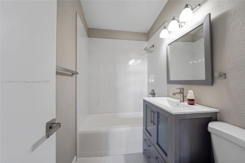 Купить виллу или дом в Хомстед, Флорида 4 спальни, 136.75м2, № 1955837 - фото 21