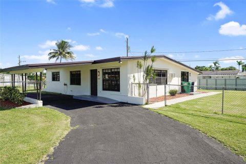 Купить виллу или дом в Хомстед, Флорида 4 спальни, 136.75м2, № 1955837 - фото 2