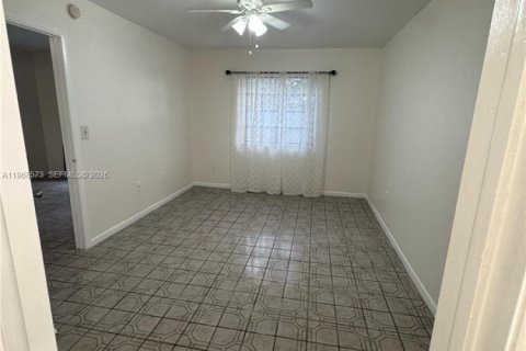 Condominio en alquiler en Miami, Florida, 1 dormitorio, 57.6 m2 № 2031690 - foto 6