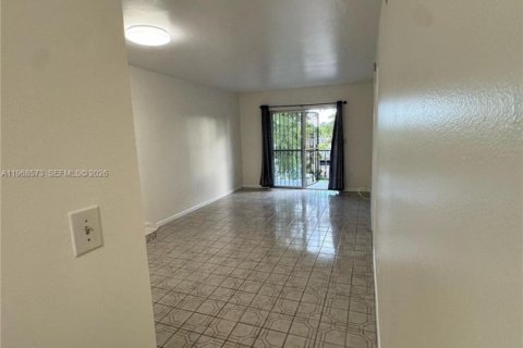 Condominio en alquiler en Miami, Florida, 1 dormitorio, 57.6 m2 № 2031690 - foto 3