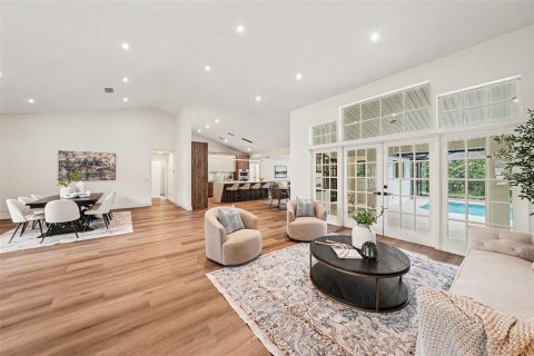 House in Tampa, Florida 5 bedrooms, 289.86 sq.m. № 2414050 - photo 24