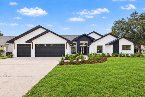 House in Tampa, Florida 5 bedrooms, 289.86 sq.m. № 2414050 - photo 2