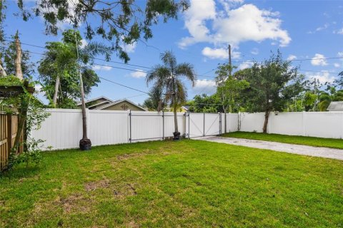 House in Saint Petersburg, Florida 2 bedrooms, 95.04 sq.m. № 1886988 - photo 15