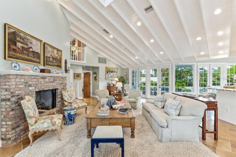 House in Boca Grande, Florida 3 bedrooms, 285.67 sq.m. № 2430950 - photo 3