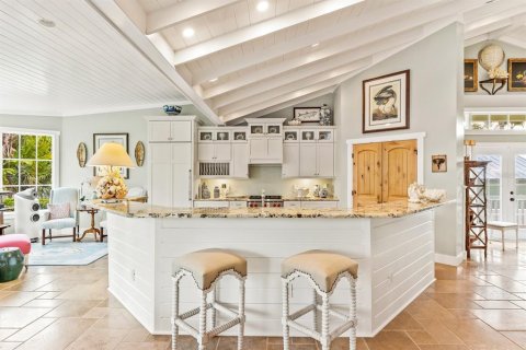 House in Boca Grande, Florida 3 bedrooms, 285.67 sq.m. № 2430950 - photo 7