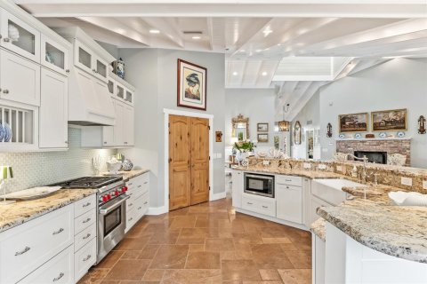 House in Boca Grande, Florida 3 bedrooms, 285.67 sq.m. № 2430950 - photo 9