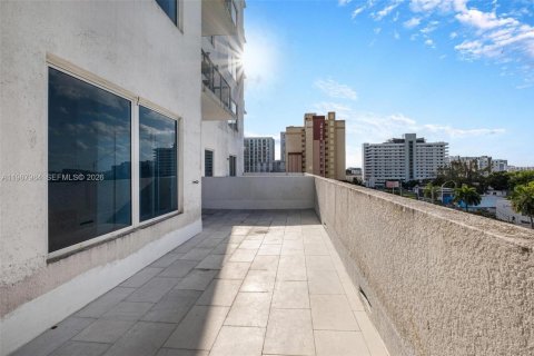 Купить кондоминиум в Майами, Флорида 1 спальня, 63.64м2, № 2050946 - фото 18