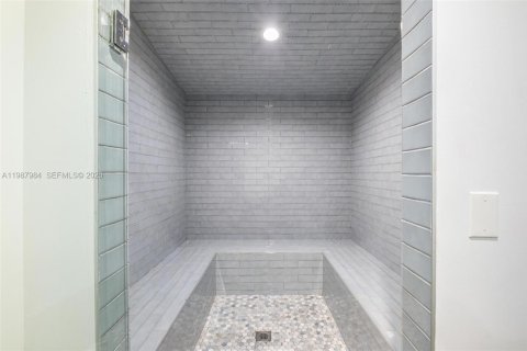 Купить кондоминиум в Майами, Флорида 1 спальня, 63.64м2, № 2050946 - фото 24