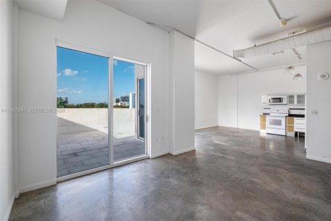 Купить кондоминиум в Майами, Флорида 1 спальня, 63.64м2, № 2050946 - фото 11