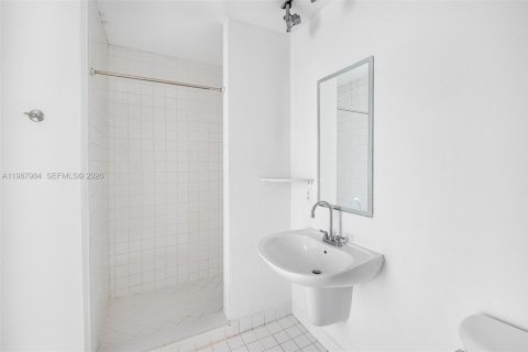 Купить кондоминиум в Майами, Флорида 1 спальня, 63.64м2, № 2050946 - фото 6