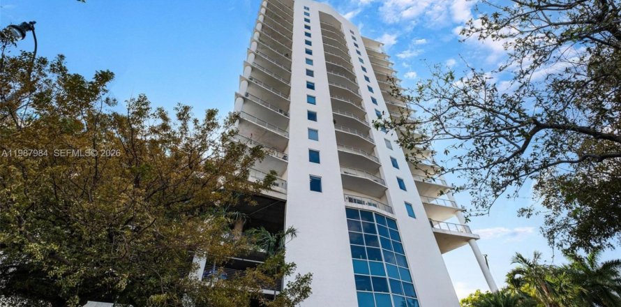 Кондоминиум с 1 спальней в Майами, Флорида № 2050946