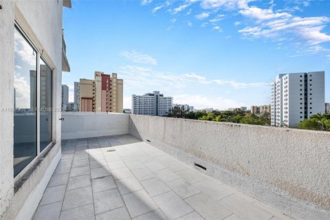 Купить кондоминиум в Майами, Флорида 1 спальня, 63.64м2, № 2050946 - фото 17