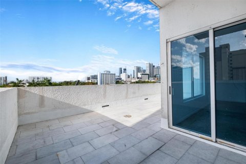 Купить кондоминиум в Майами, Флорида 1 спальня, 63.64м2, № 2050946 - фото 12