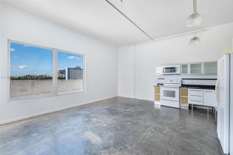 Купить кондоминиум в Майами, Флорида 1 спальня, 63.64м2, № 2050946 - фото 2