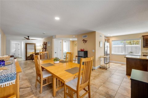 Villa ou maison à vendre à New Smyrna Beach, Floride: 4 chambres, 180.23 m2 № 1798641 - photo 18
