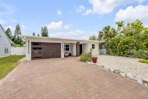 Villa ou maison à vendre à New Smyrna Beach, Floride: 4 chambres, 180.23 m2 № 1798641 - photo 12
