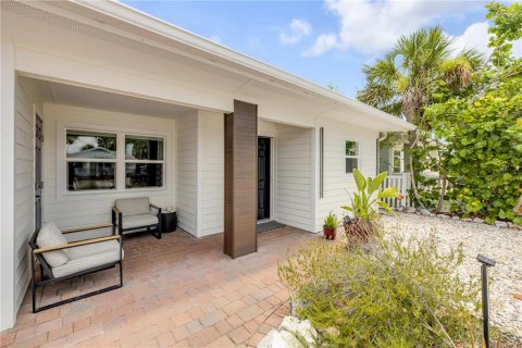 Villa ou maison à vendre à New Smyrna Beach, Floride: 4 chambres, 180.23 m2 № 1798641 - photo 13