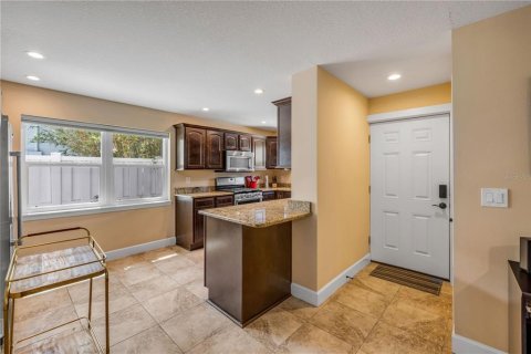 Villa ou maison à vendre à New Smyrna Beach, Floride: 4 chambres, 180.23 m2 № 1798641 - photo 16