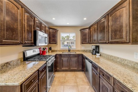 Villa ou maison à vendre à New Smyrna Beach, Floride: 4 chambres, 180.23 m2 № 1798641 - photo 27