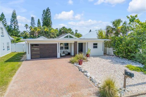 Villa ou maison à vendre à New Smyrna Beach, Floride: 4 chambres, 180.23 m2 № 1798641 - photo 2