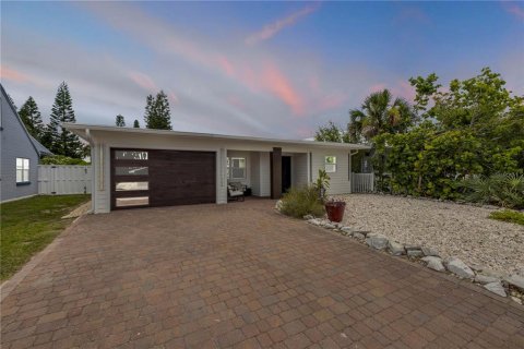 Villa ou maison à vendre à New Smyrna Beach, Floride: 4 chambres, 180.23 m2 № 1798641 - photo 3