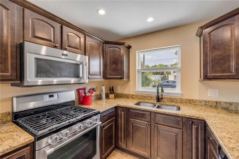 Villa ou maison à vendre à New Smyrna Beach, Floride: 4 chambres, 180.23 m2 № 1798641 - photo 25