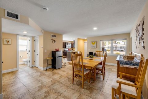 Villa ou maison à vendre à New Smyrna Beach, Floride: 4 chambres, 180.23 m2 № 1798641 - photo 20