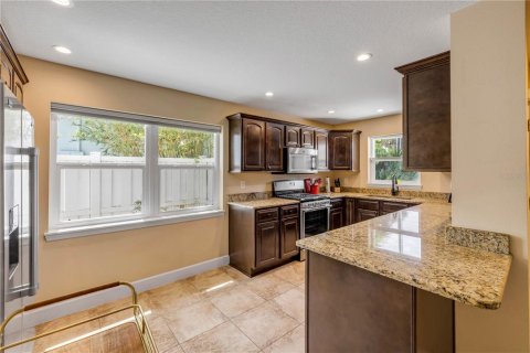 Villa ou maison à vendre à New Smyrna Beach, Floride: 4 chambres, 180.23 m2 № 1798641 - photo 21