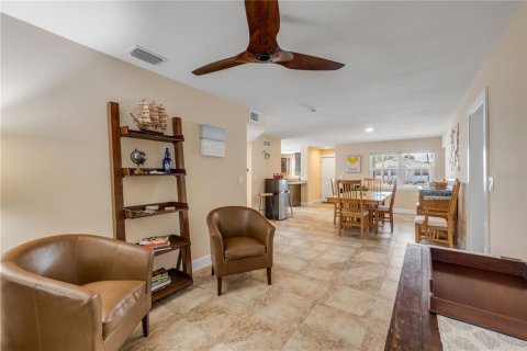 Villa ou maison à vendre à New Smyrna Beach, Floride: 4 chambres, 180.23 m2 № 1798641 - photo 30