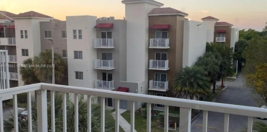 Condominio en Cutler Bay, Florida, 1 dormitorio  № 1928099